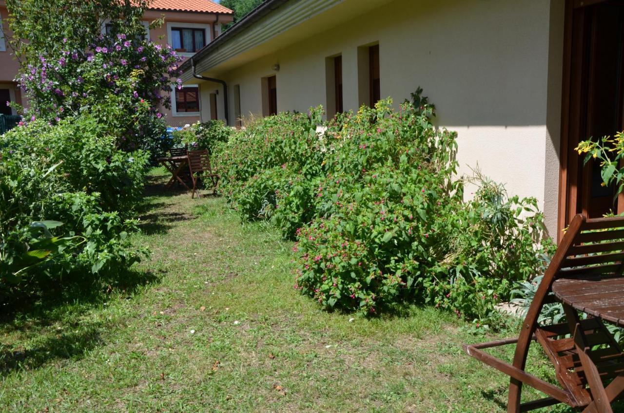 Hotel Arenas De Cabrales- Apartamentos Екстер'єр фото