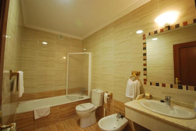 Hotel Arenas De Cabrales- Apartamentos Екстер'єр фото