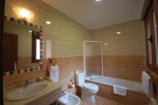 Hotel Arenas De Cabrales- Apartamentos Екстер'єр фото