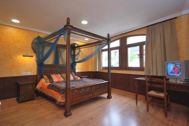 Hotel Arenas De Cabrales- Apartamentos Екстер'єр фото