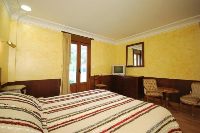 Hotel Arenas De Cabrales- Apartamentos Екстер'єр фото