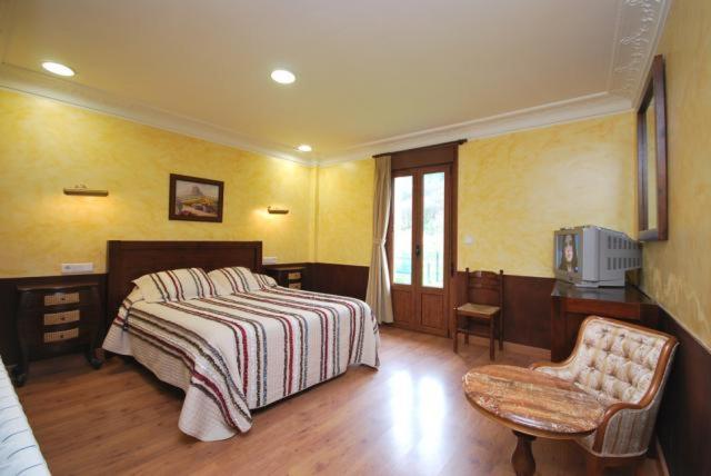 Hotel Arenas De Cabrales- Apartamentos Екстер'єр фото