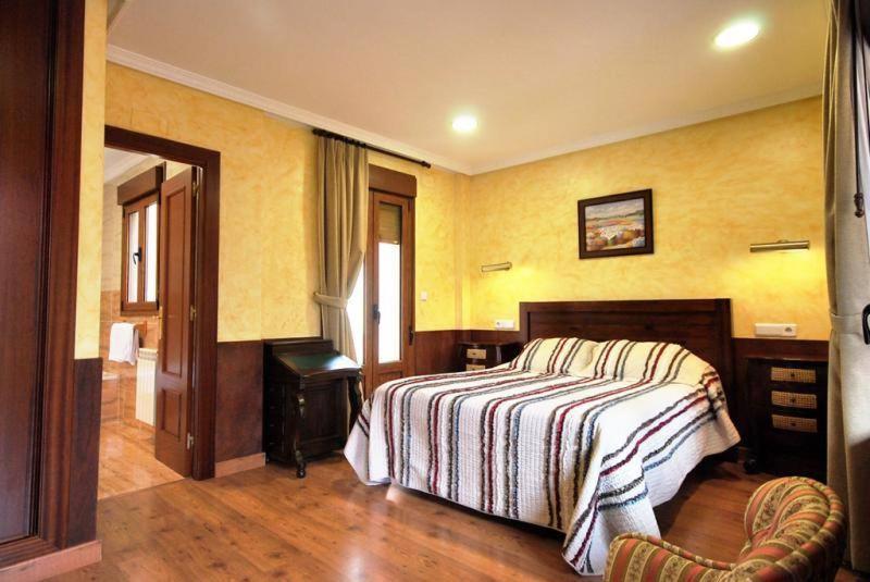 Hotel Arenas De Cabrales- Apartamentos Екстер'єр фото