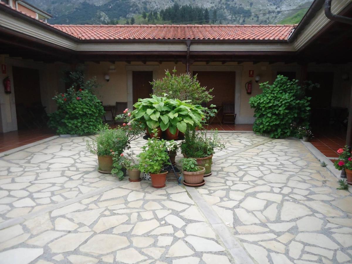 Hotel Arenas De Cabrales- Apartamentos Екстер'єр фото