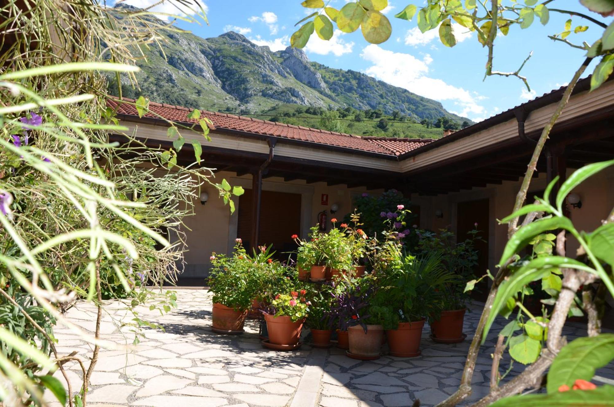Hotel Arenas De Cabrales- Apartamentos Екстер'єр фото